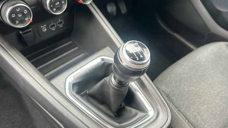 Renault Clio 1.0 TCe 100 Iconic 5dr Petrol Hatchback